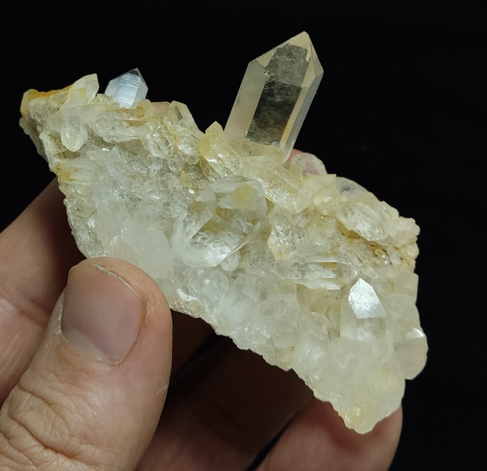 An Aesthetic terminated specimen of Quartz cluster 66 grams