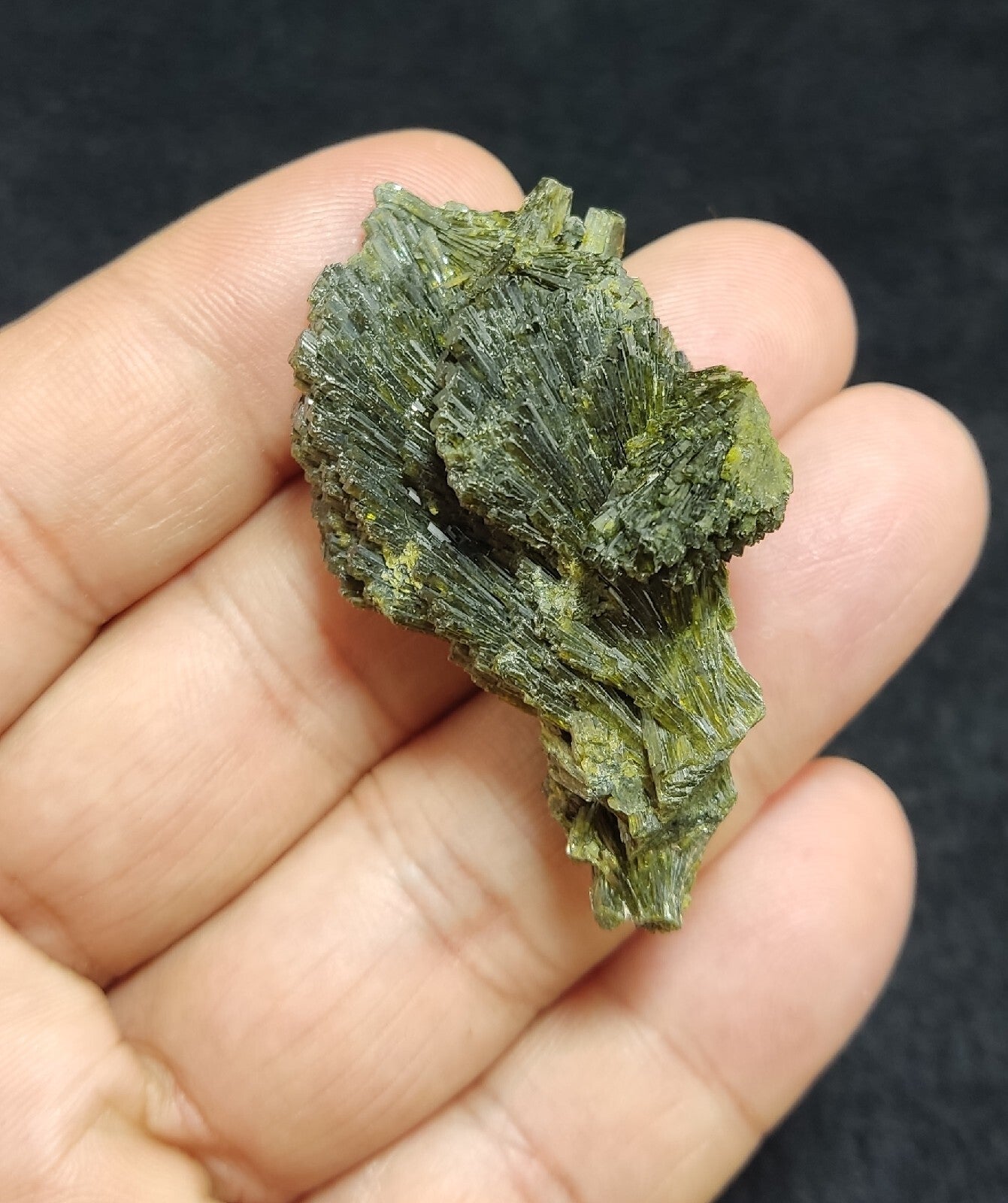 Single natural Epidote Crystal spray formations 29 grams