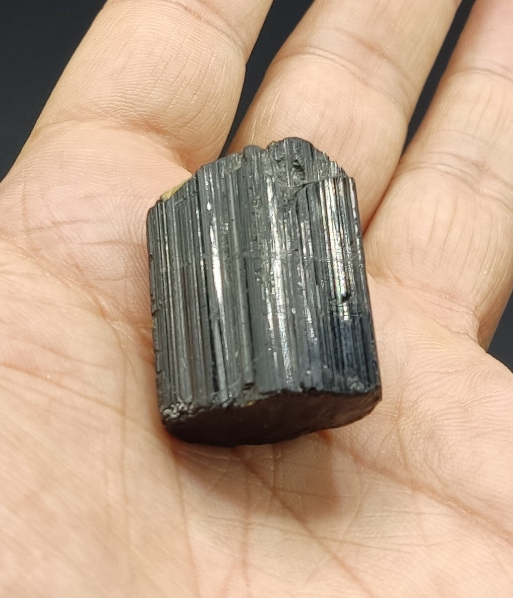 An amazing specimen of terminated black tourmaline 32 grams