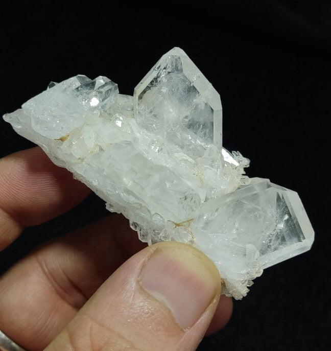 A Very Aesthetic Faden Like Quartz Cluster 80 grams