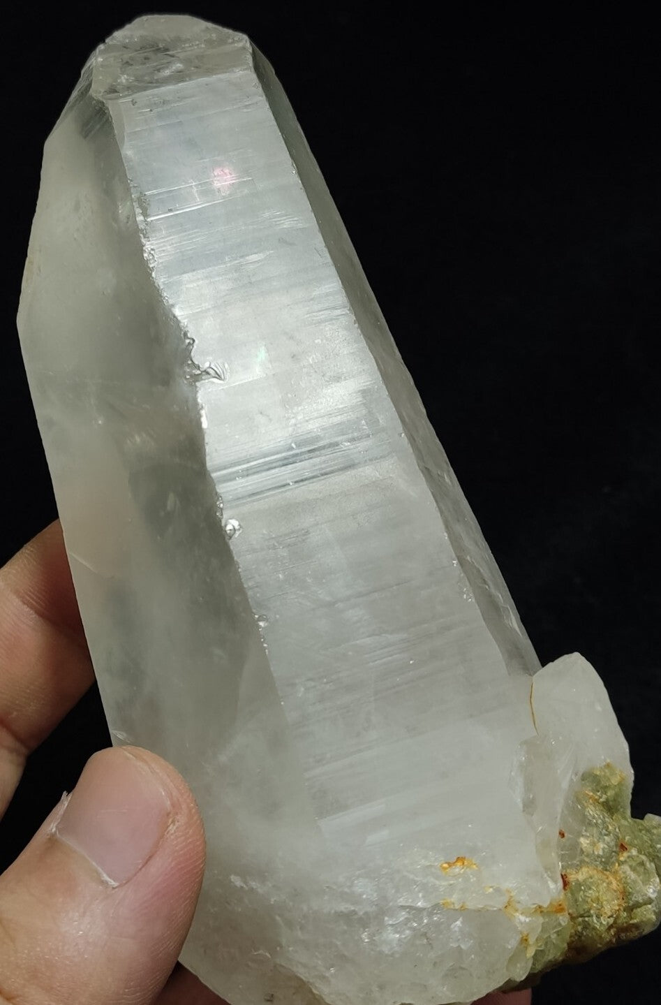 An Aesthetic terminated specimen of Quartz crystal 463 grams