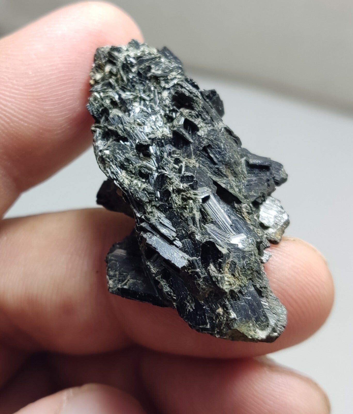 An aesthetic specimen of terminated aegirine crystal cluster 12 grams