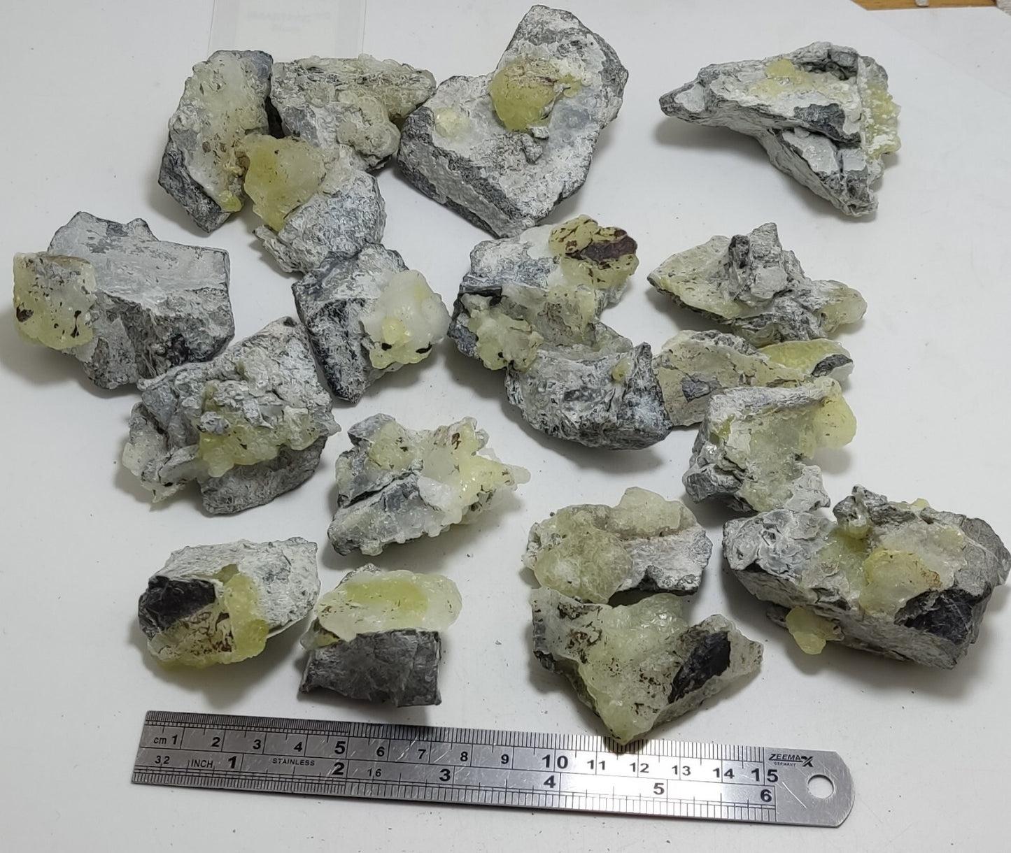 1130 grams Brucite on matrix with chromite