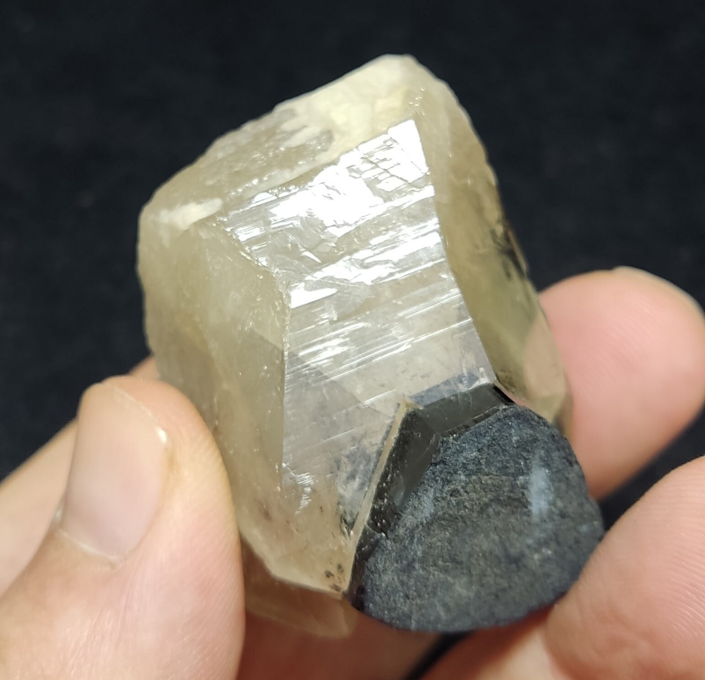 An Aesthetic specimen of black Tourmaline crystal with quartz 87 grams