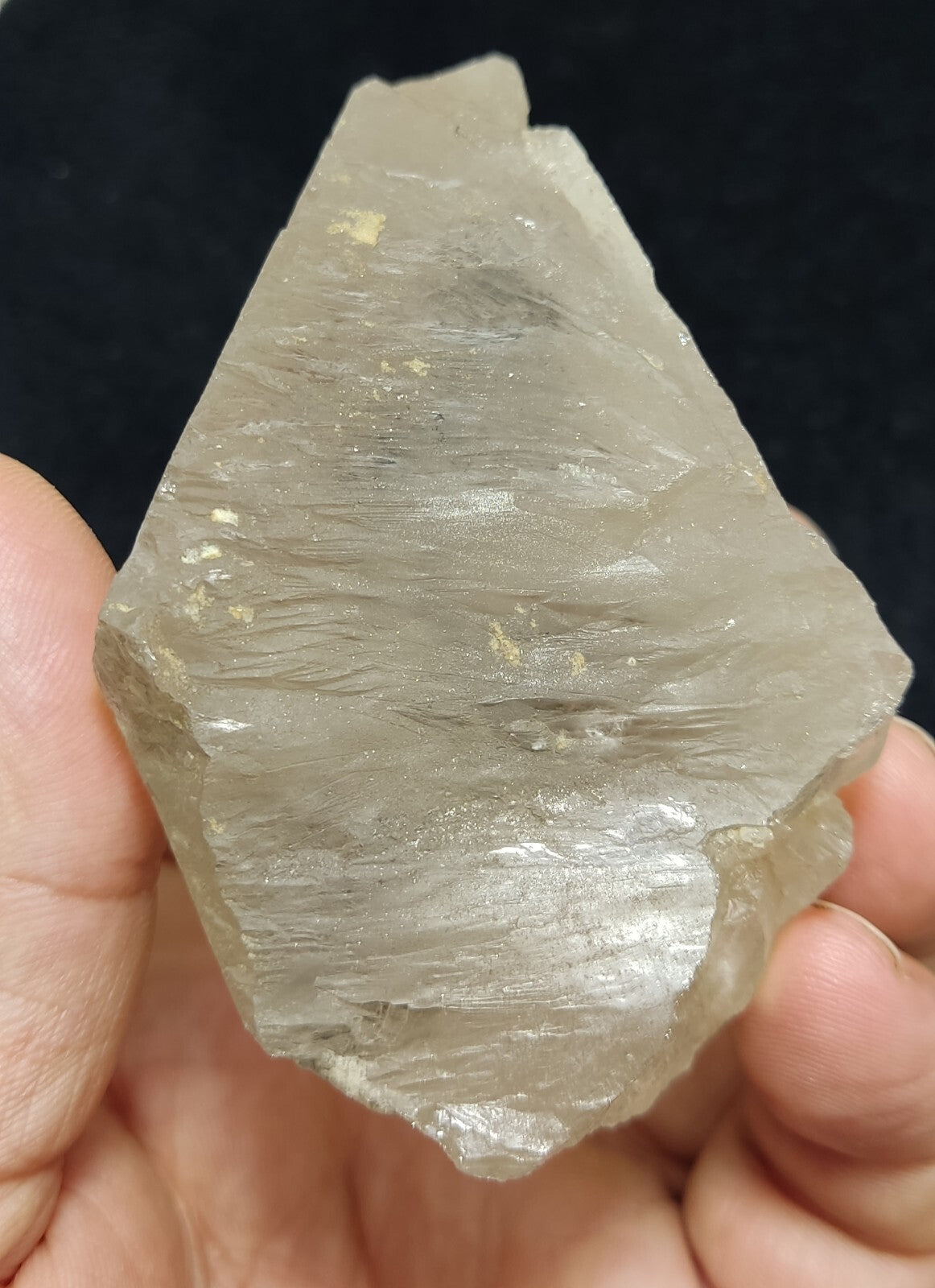 An Aesthetic terminated specimen of Quartz crystal 277 grams