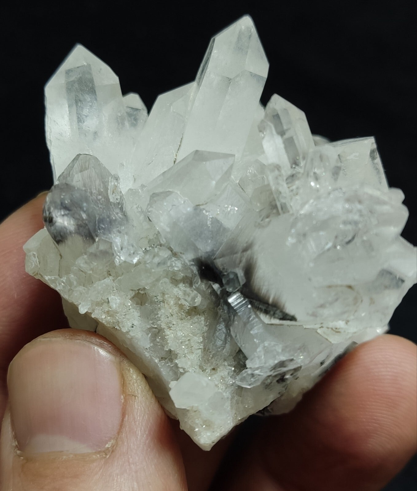 A very Aesthetic Natural terminated brookite Quartz cluster 85 grams