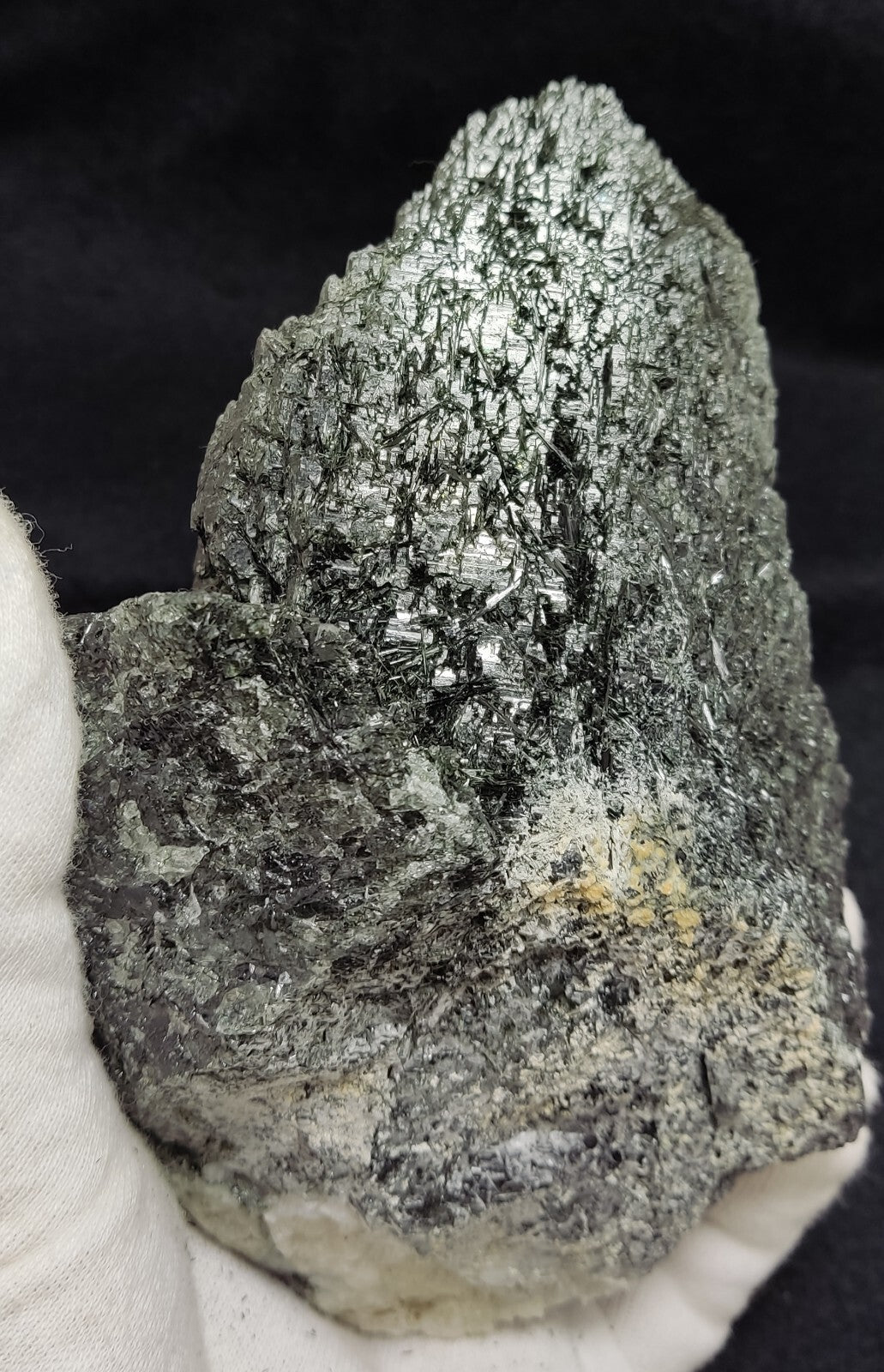 An Aesthetic Natural terminated Chlorite Quartz crystal specimen 1549 grams