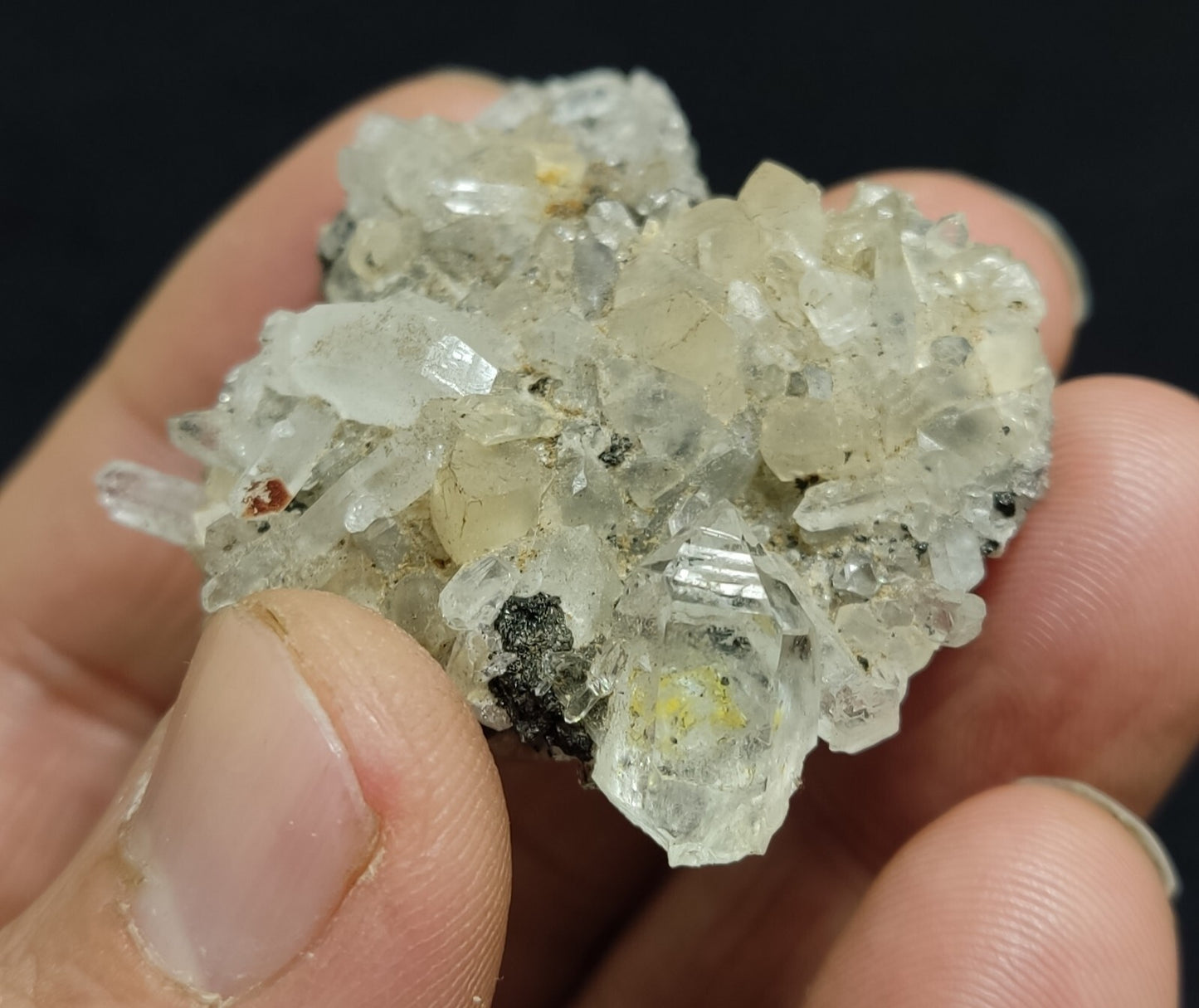 An Aesthetic quartz/calcite crystal specimen with petroleum inclusions 28 grams