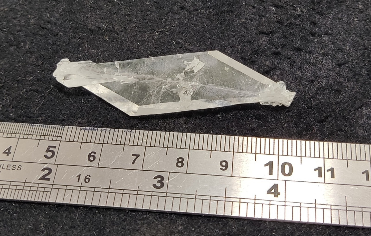 A very Aesthetic Natural beautifully terminated Faden Quartz crystal 7 grams