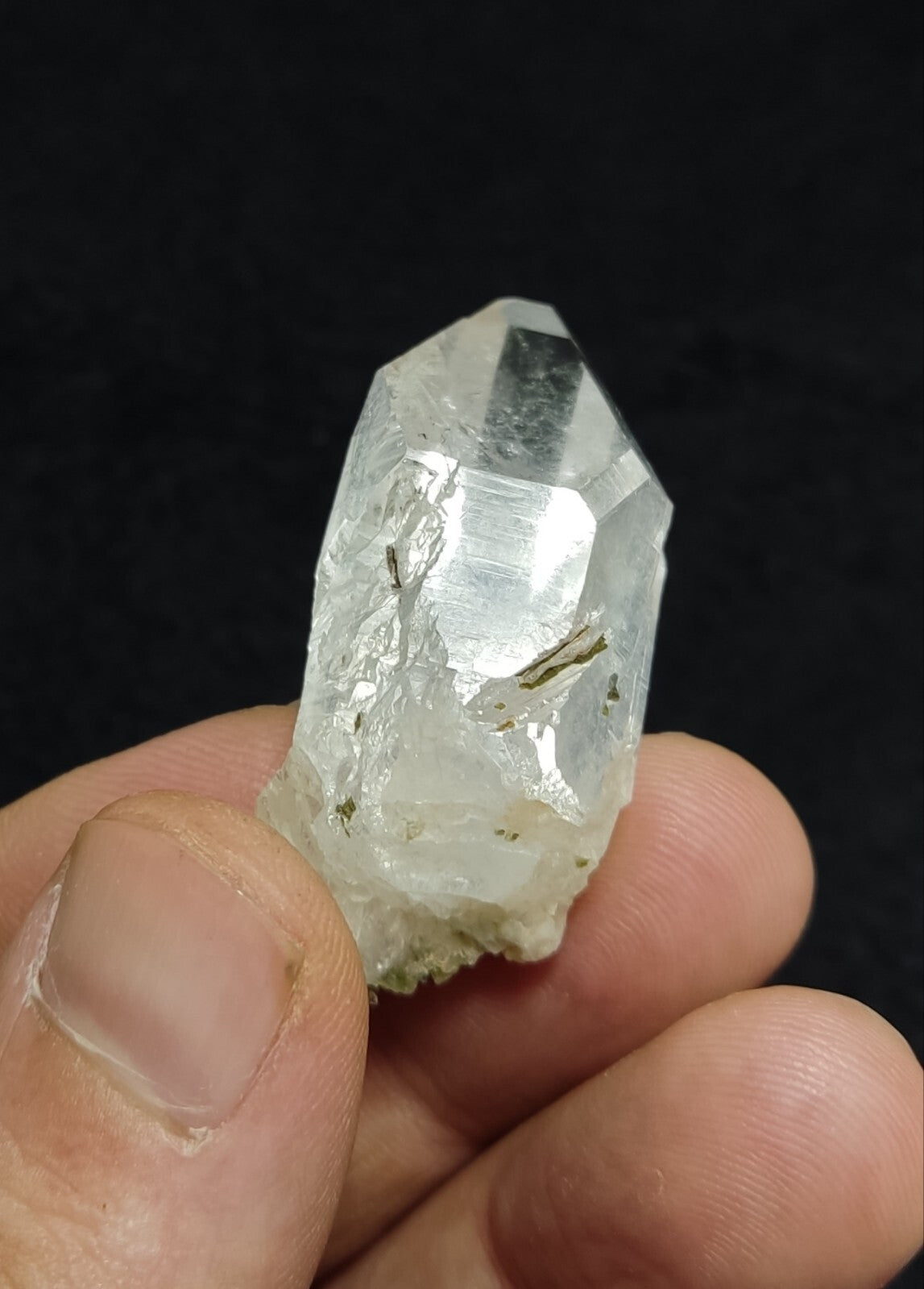 An Aesthetic terminated clear quartz with some epidote inclusions 20 grams