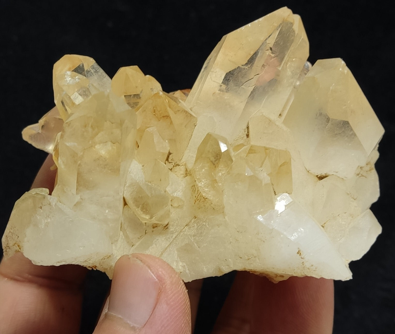 An Aesthetic terminated specimen of Quartz cluster 201 grams