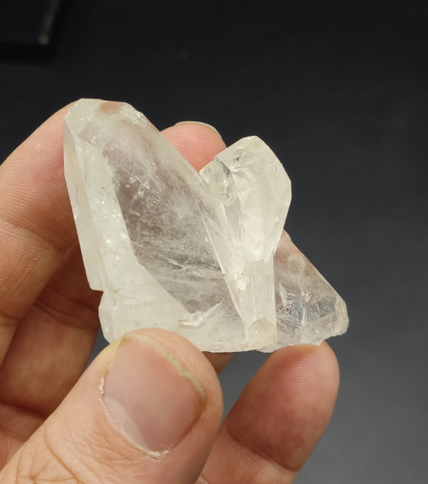 An Aesthetic terminated Quartz crystal specimen 65 grams