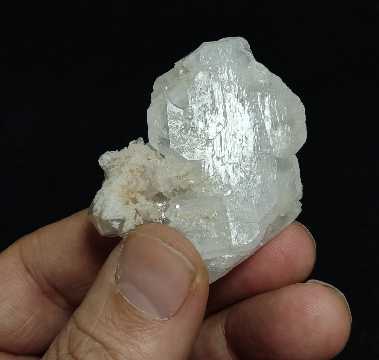 An Aesthetic Natural beautifully terminated faden Quartz crystal 42 grams