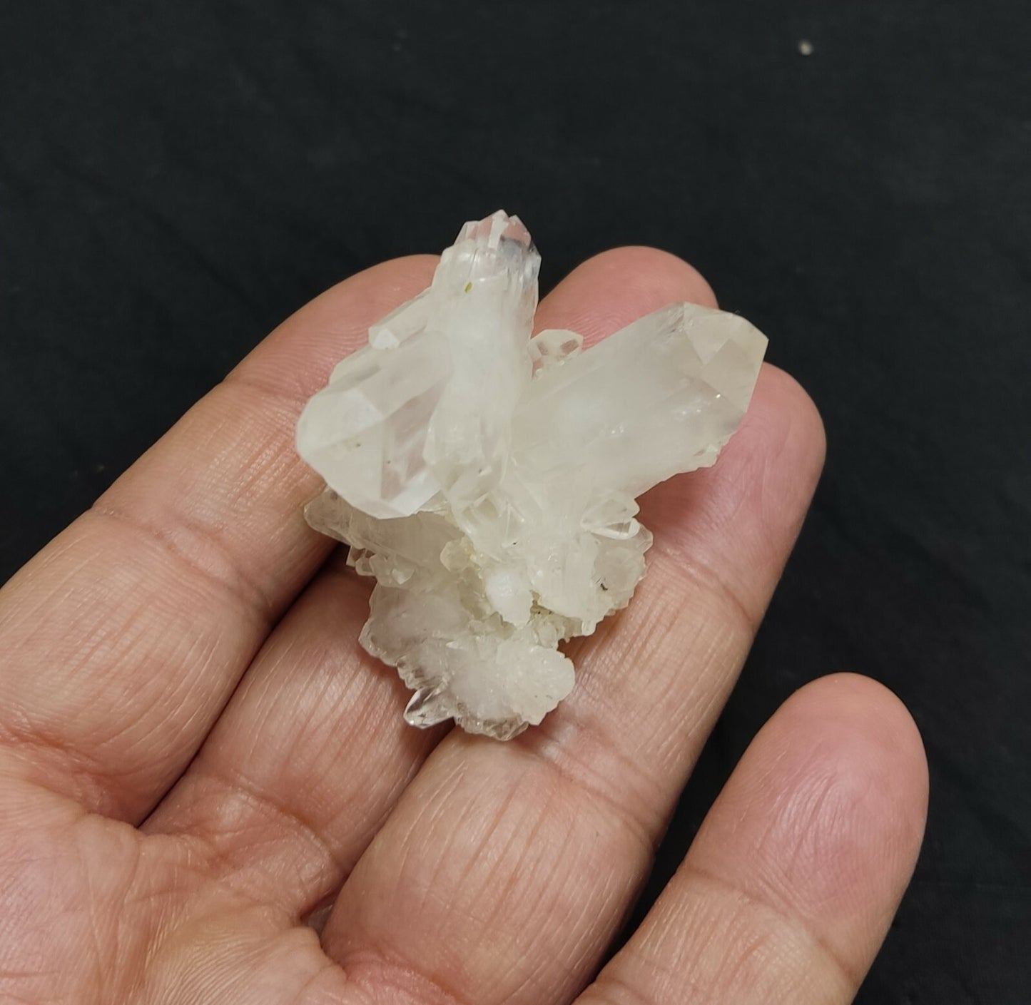 An amazing specimen of terminated Quartz crystal 28 grams