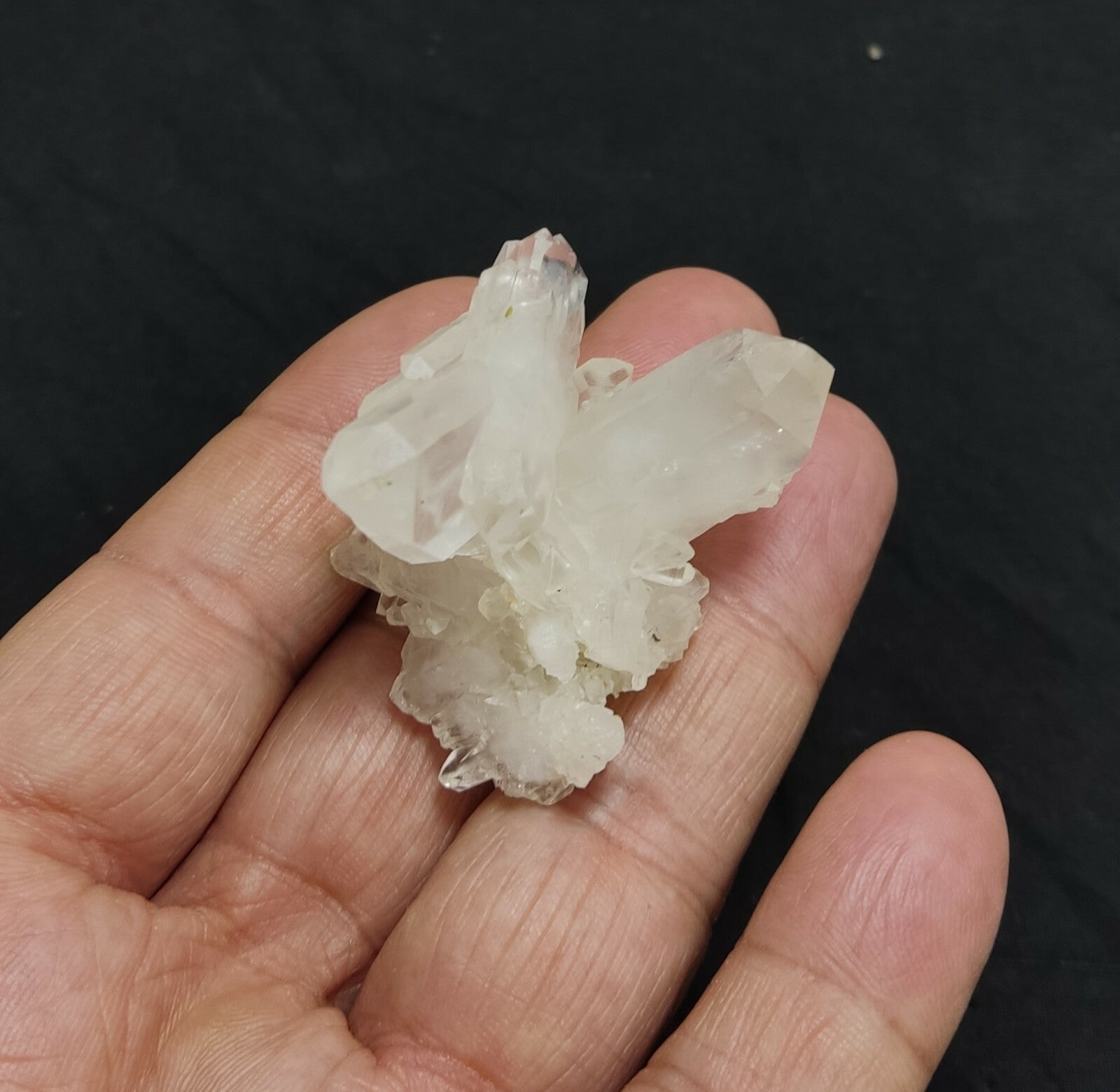 An amazing specimen of terminated Quartz crystal 28 grams