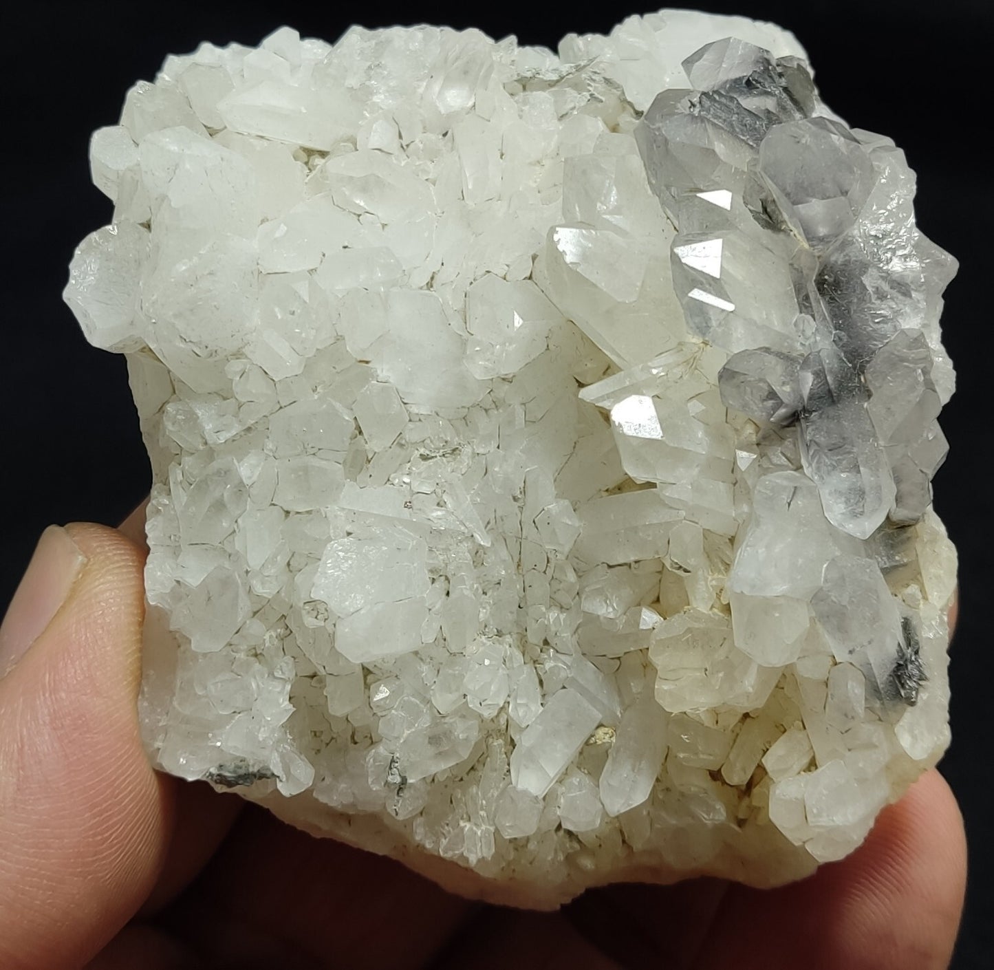 A very Aesthetic Natural terminated brookite Quartz cluster 161 grams