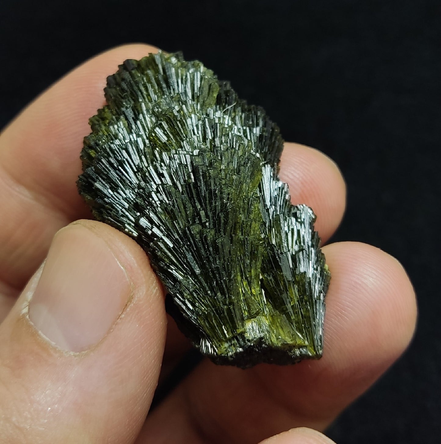 Single natural Epidote Crystal spray formations 21 grams