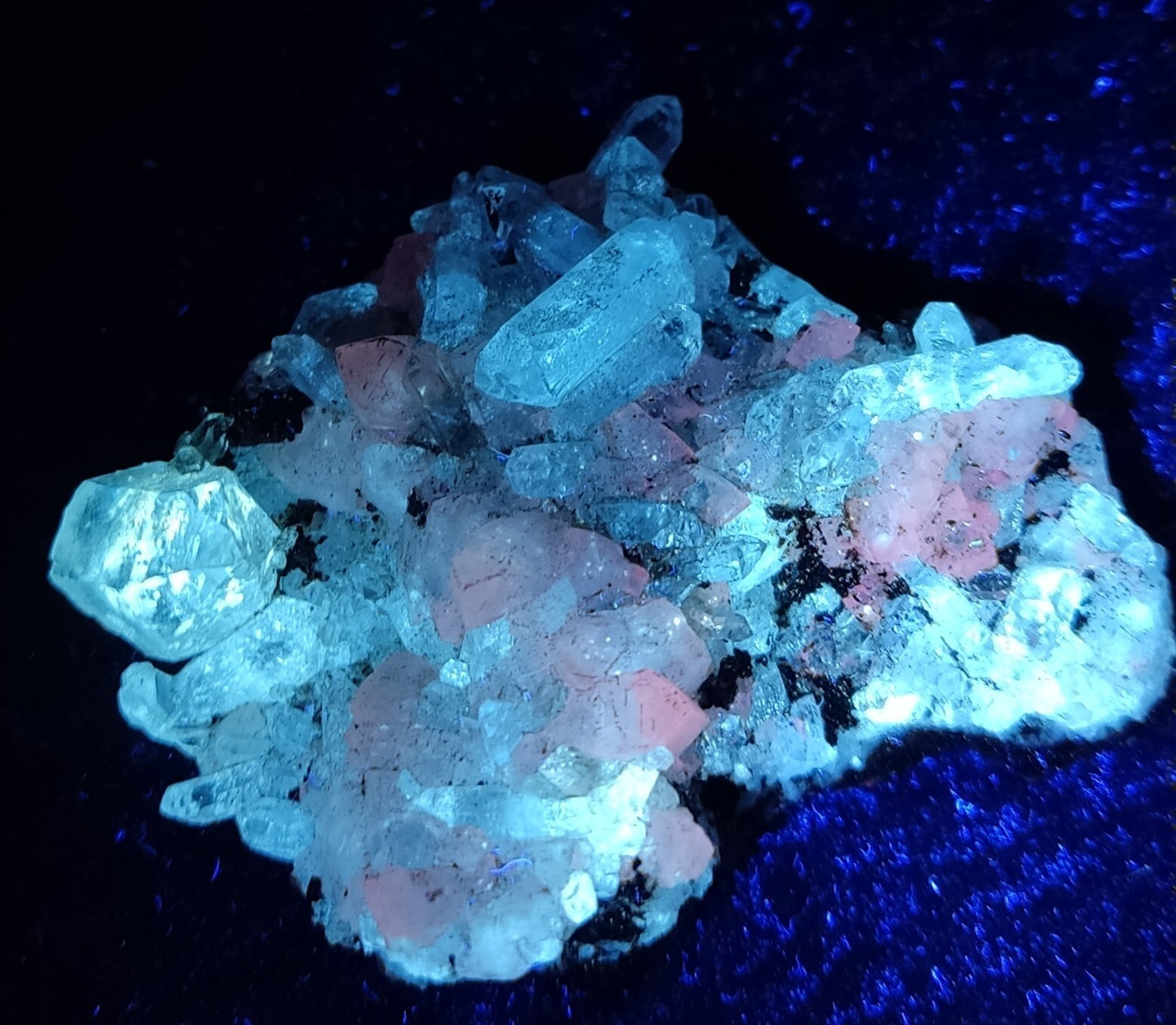 An Aesthetic quartz/calcite crystal specimen with petroleum inclusions 28 grams