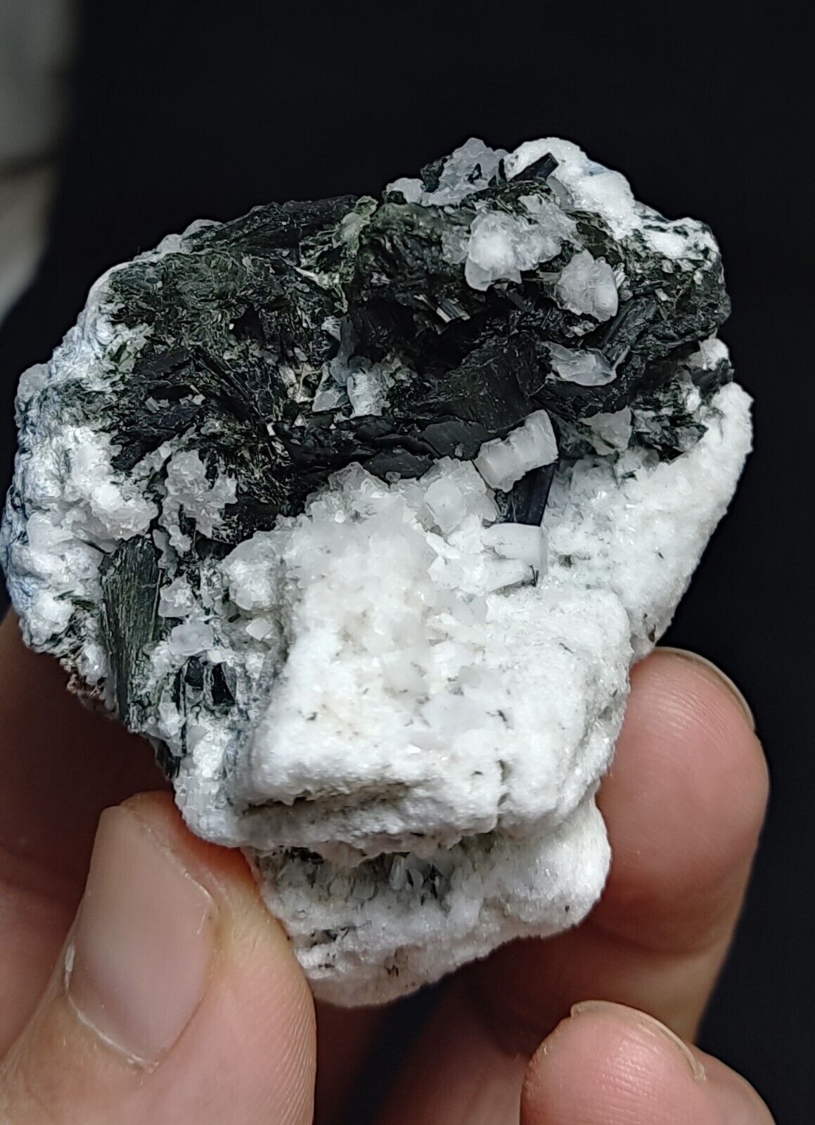 A very Aesthetic  Natural terminated aegirine specimen with albite 103 gram