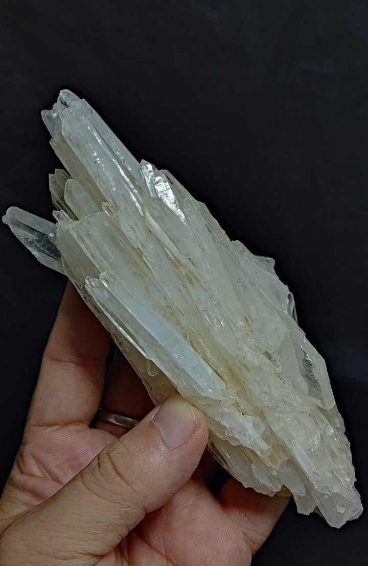 Very Aesthetic Faden Like Quartz Crystal Cluster 409 grams