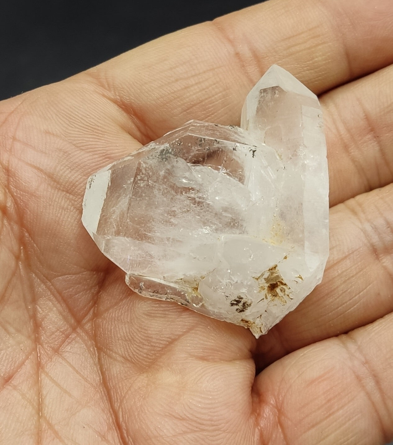 An Aesthetic terminated Quartz crystal specimen 30 grams