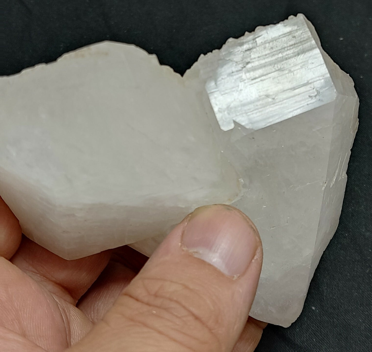 A very Aesthetic Natural beautifully terminated Quartz crystal 244 grams