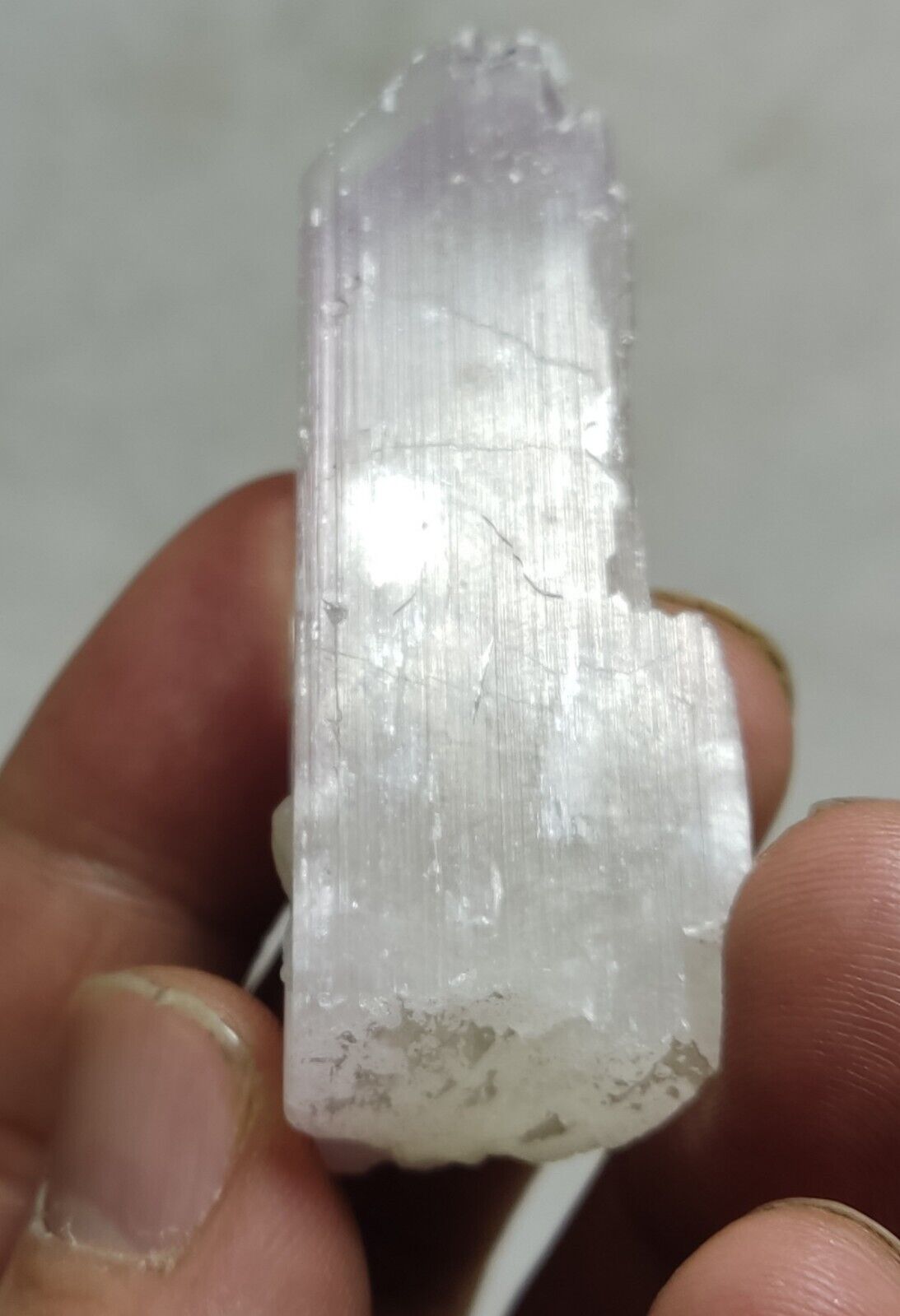 A very Aesthetic Natural spodumene kunzite triphane crystal 39 grams