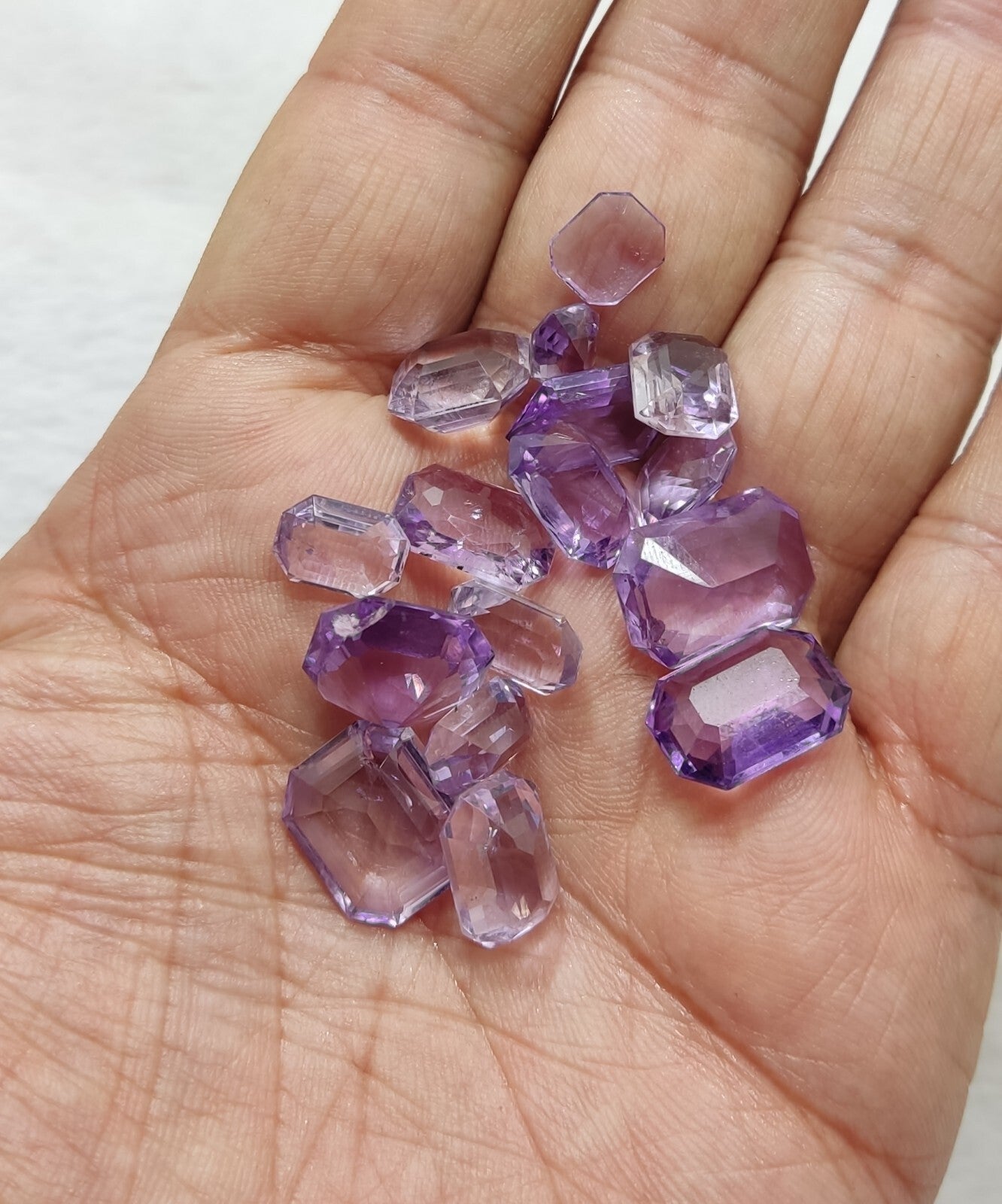 80 Carats Amethyst gemstones