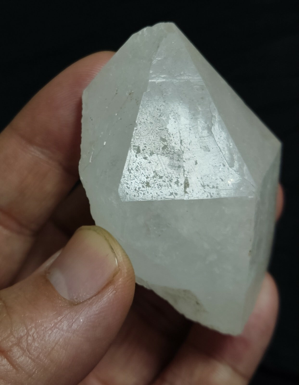 A very Aesthetic Natural beautifully terminated Quartz crystal 96 grams