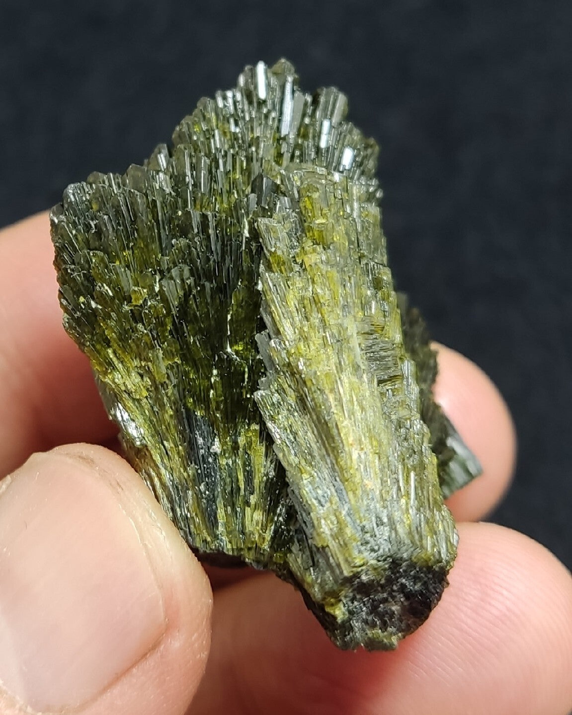 Single natural Epidote Crystal spray formations 32 grams