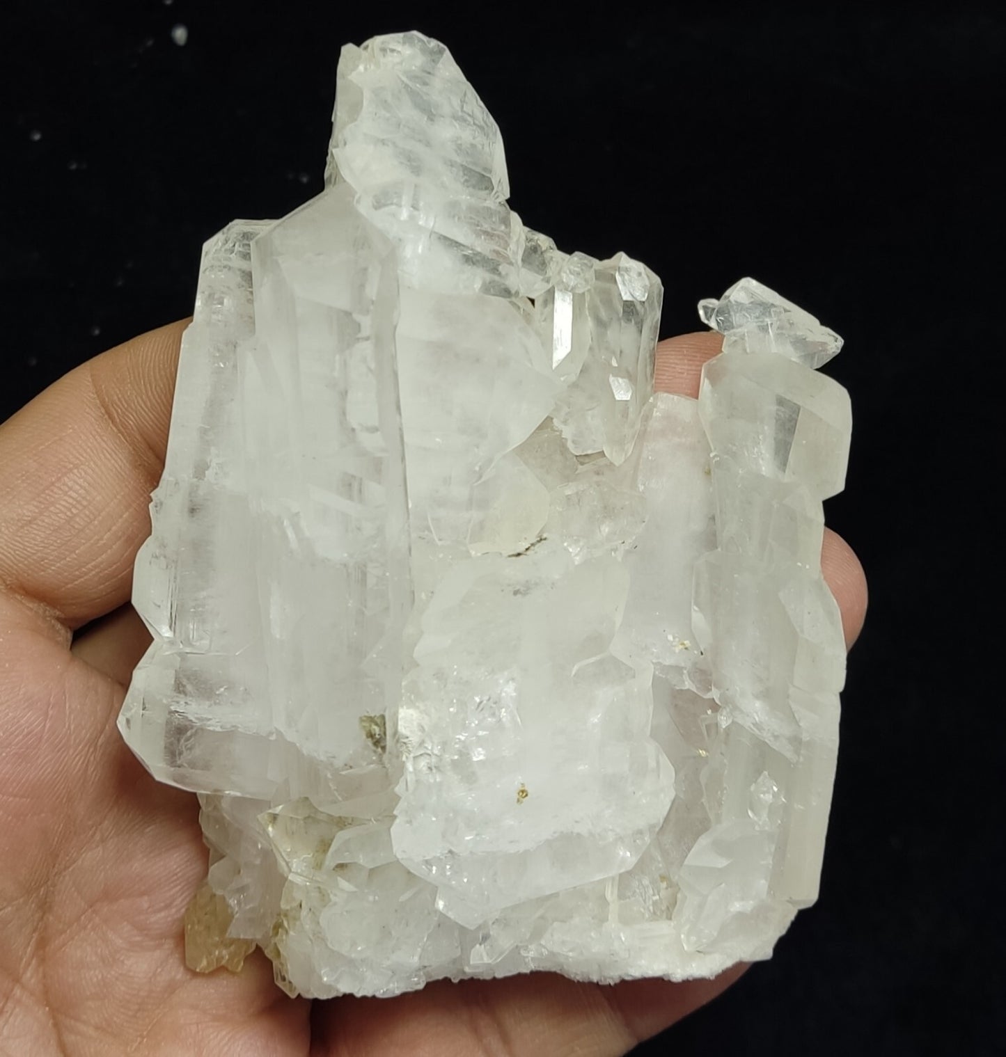 An aesthetic specimen of terminated faden Quartz crystals cluster 197 grams