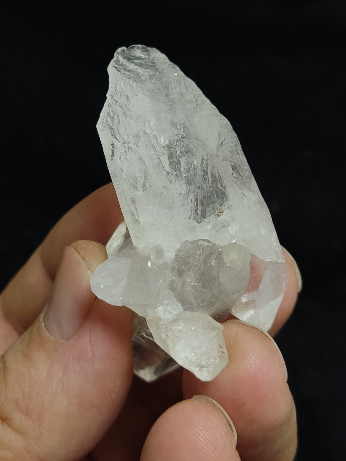 An Aesthetic Natural terminated clear Quartz 29 grams