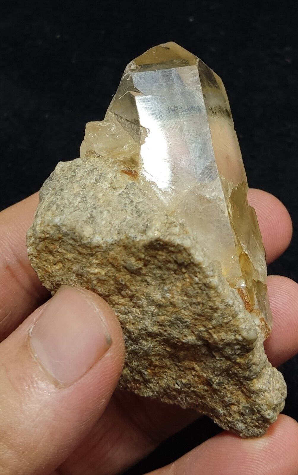 An Aesthetic Natural terminated Quartz crystal specimen 121 grams