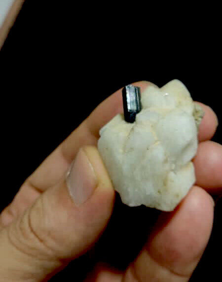 Tourmaline on albite 36g, 5x3x2.5cm