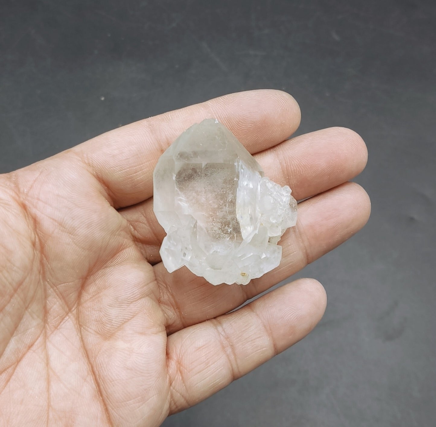 An Aesthetic terminated specimen of Quartz crystal 59 grams