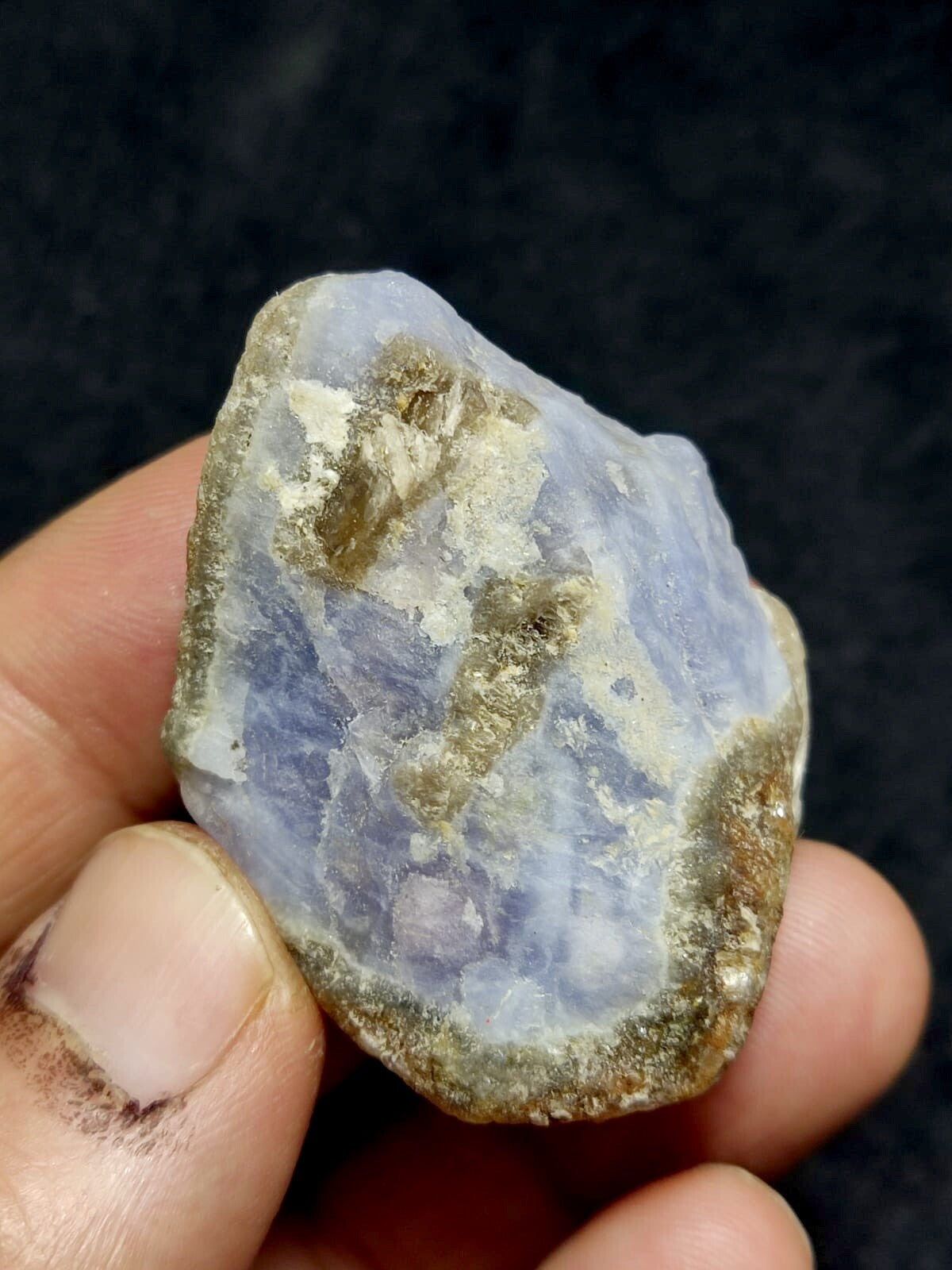 Natural Fluorescent Hackmanite 39 Grams.