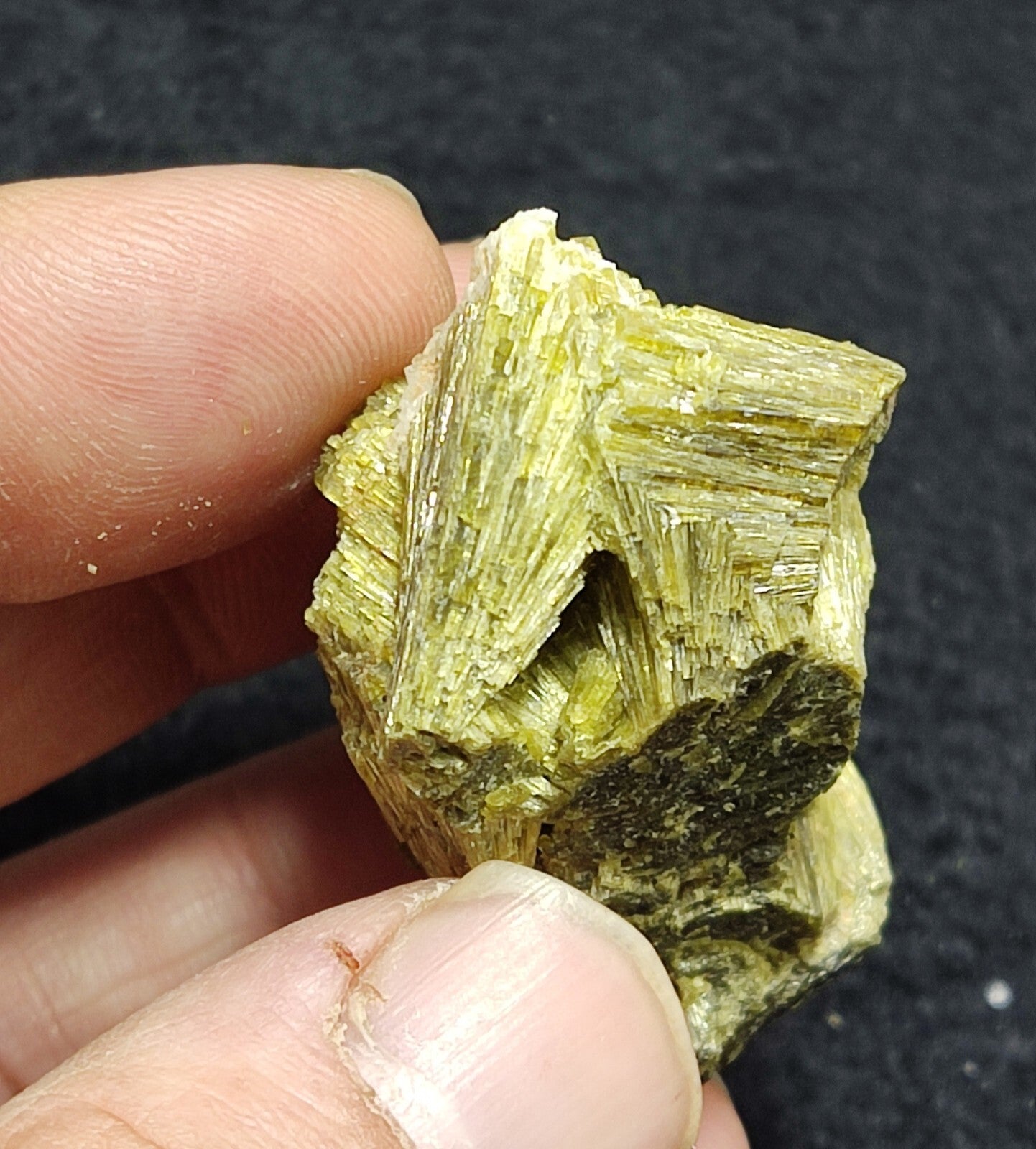 A very Aesthetic Natural beautifully terminated epidote specimen 61 grams