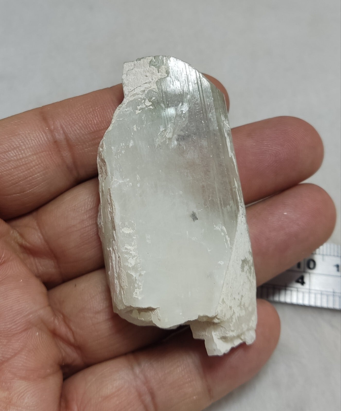 An Aesthetic terminated spodumene floater crystal specimen 92 grams