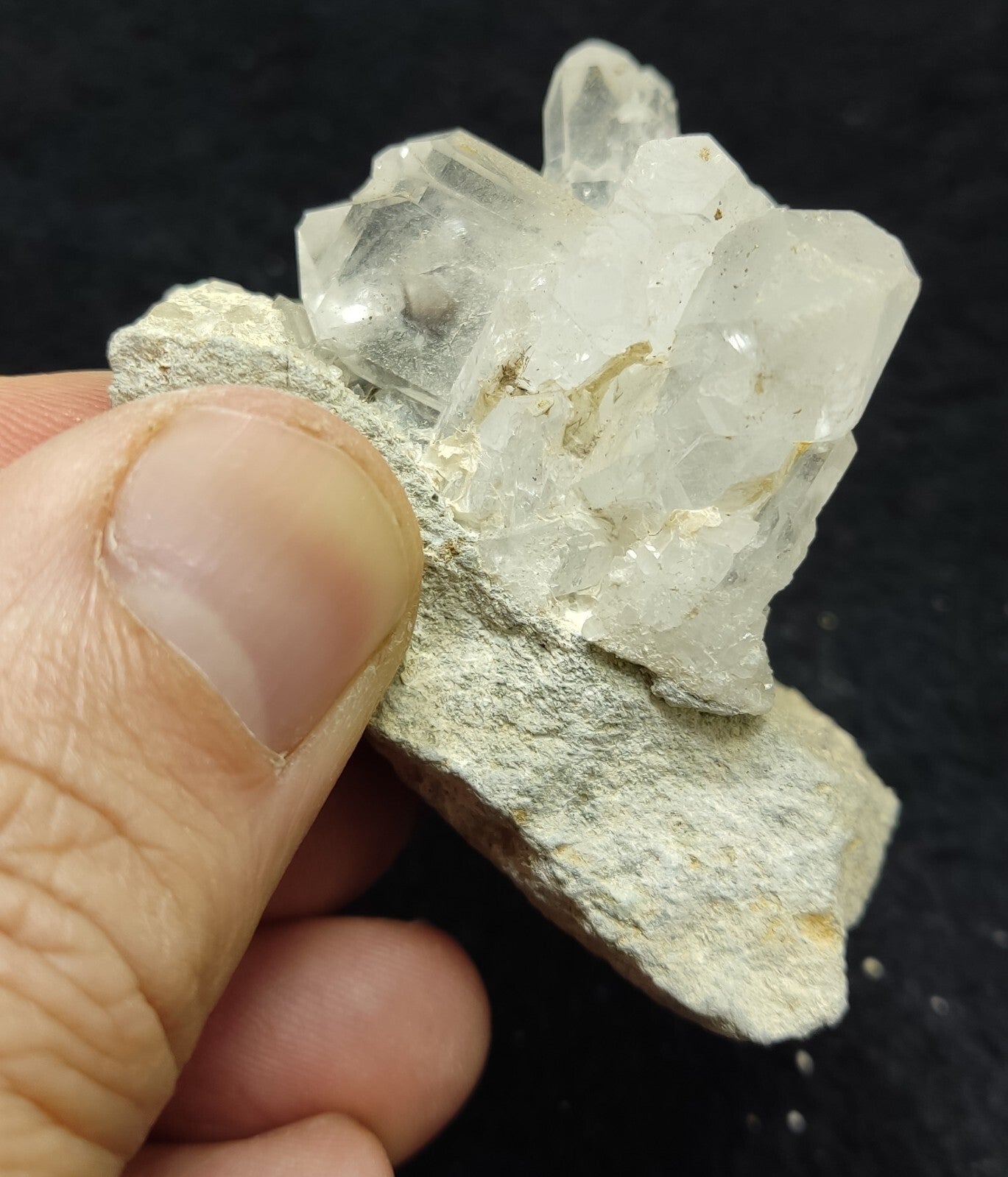 An Aesthetic terminated specimen of Quartz cluster on matrix 73 grams