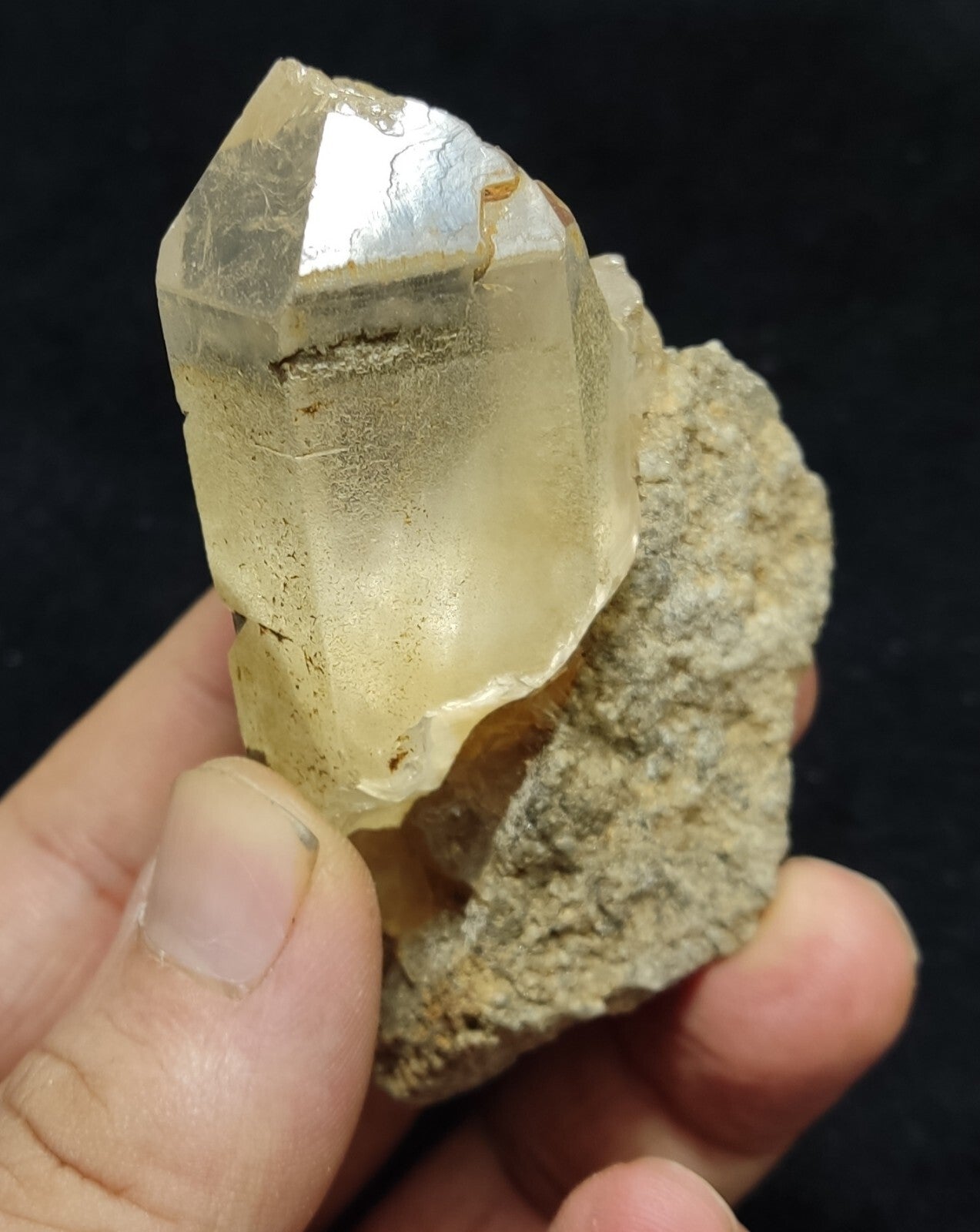 An Aesthetic Natural terminated Quartz crystal specimen 121 grams