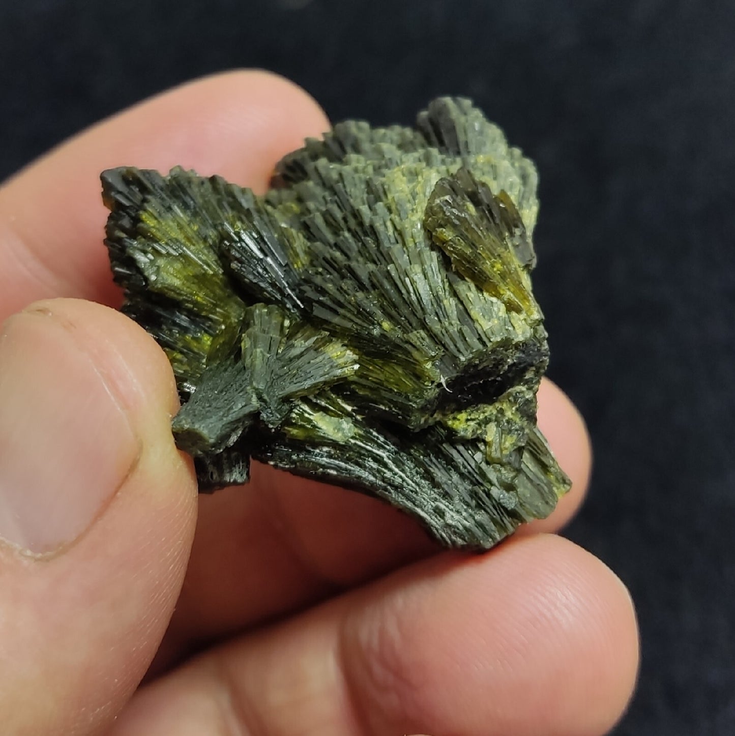 Single natural Epidote Crystal spray formations 32 grams