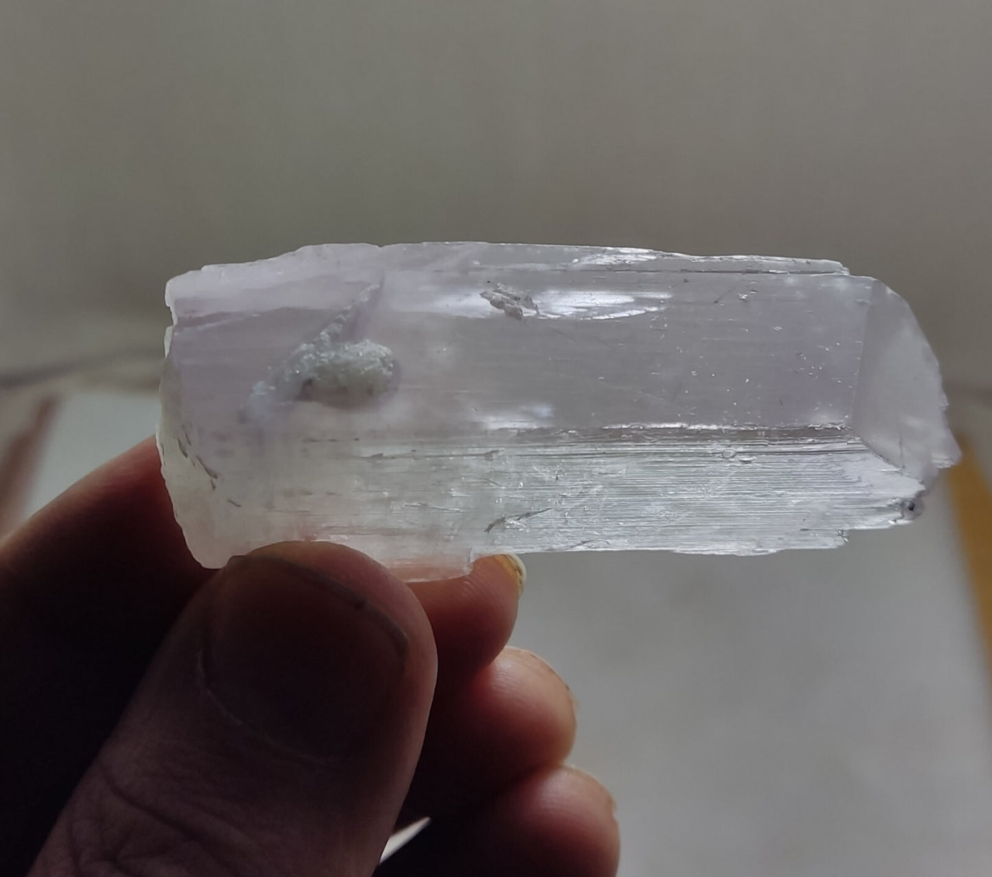 A very Aesthetic Natural spodumene kunzite triphane crystal 39 grams