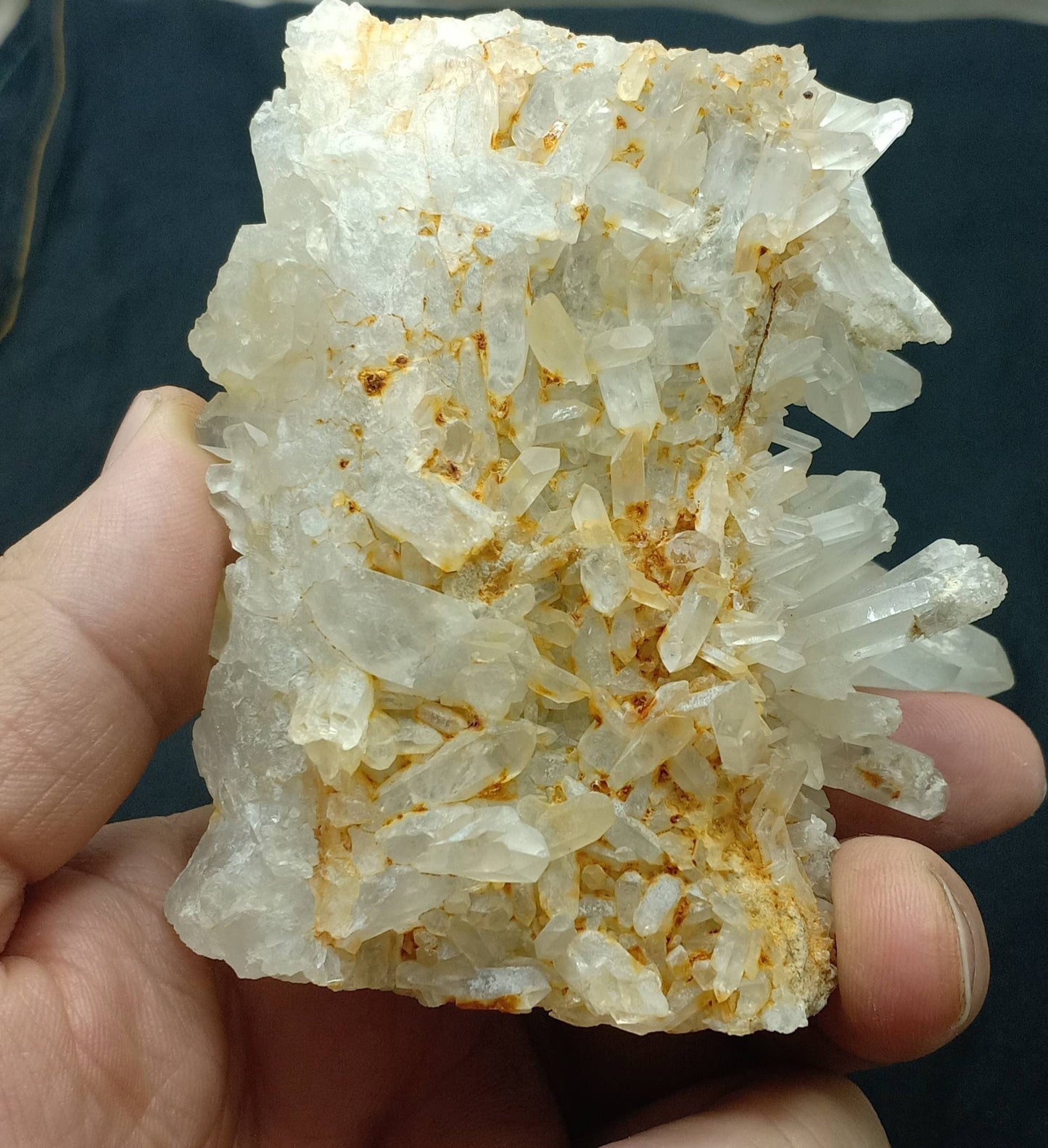 Single beautiful well terminated quartz Crystals Cluster 327 graams