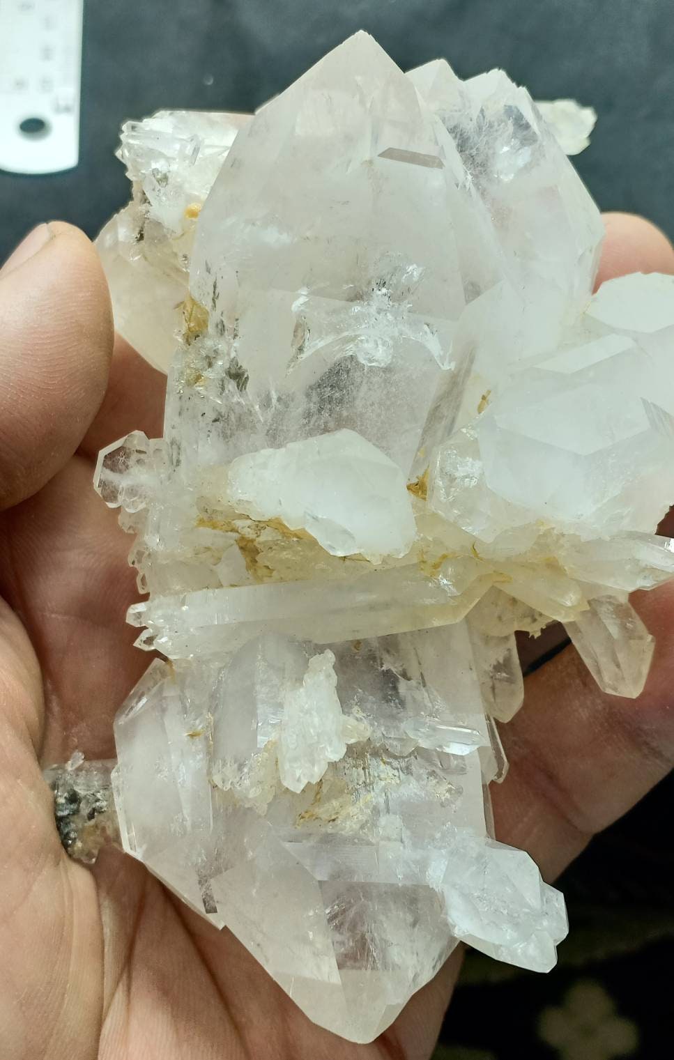 Single beautiful quartz crystals cluster cluster with Faden terminations 291 grams