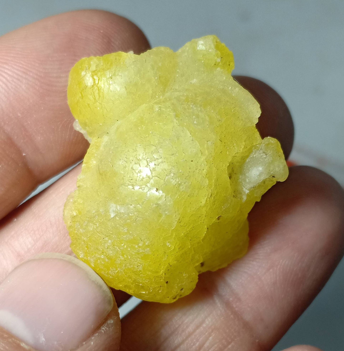 Natural Intense yellow color Brucite 12 grams