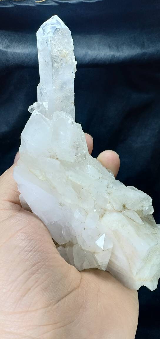 Quartz Crystals Cluster Self standing 550 grams