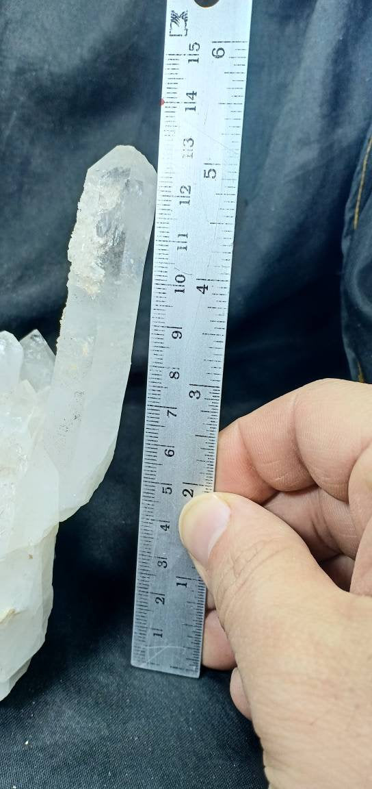 Quartz Crystals Cluster Self standing 550 grams