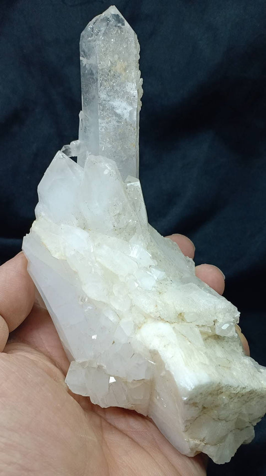 Quartz Crystals Cluster Self standing 550 grams