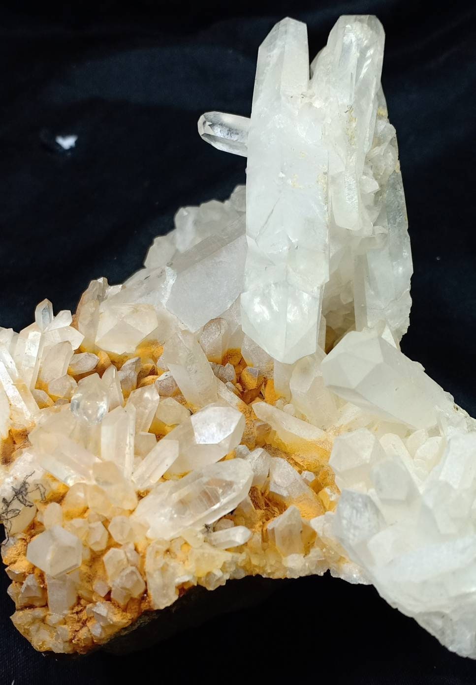 Quartz crystals cluster cabinet specimen 960 grams