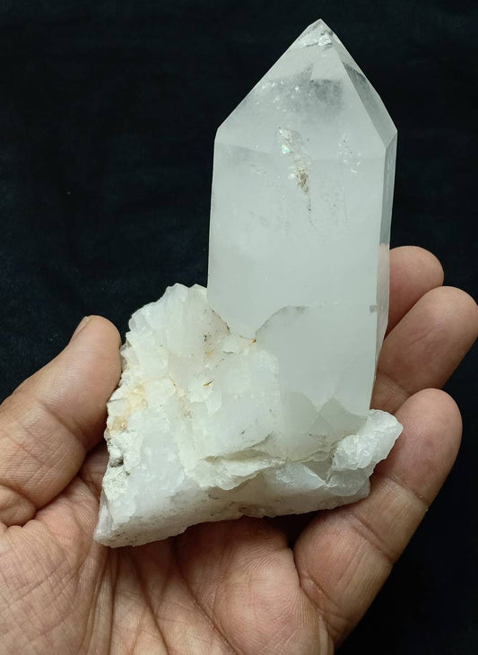 Natural Quartz Crystal self standing 323 grams